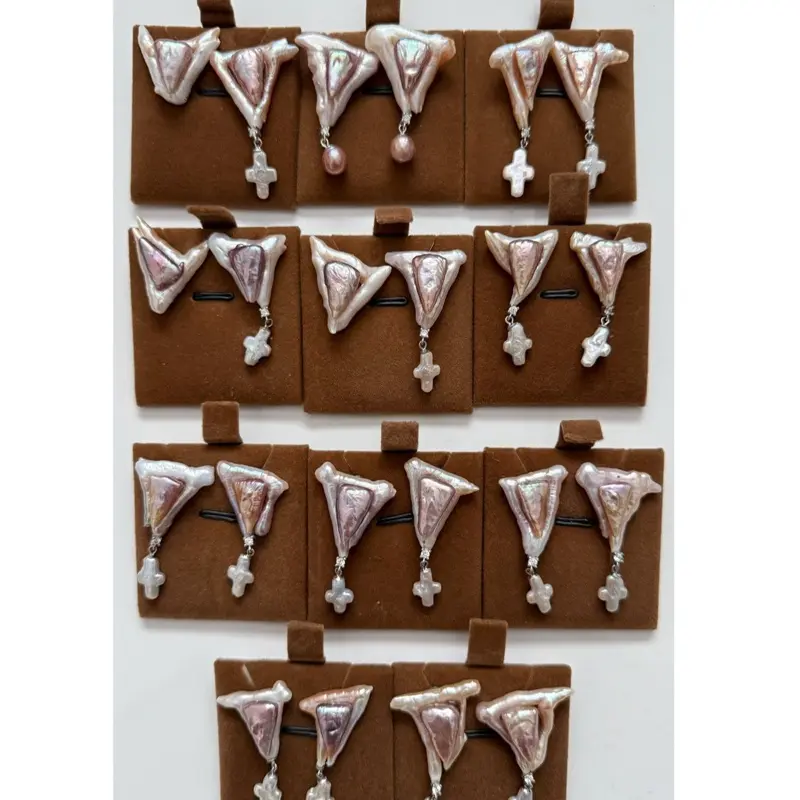 Triangle baroque pearls earring