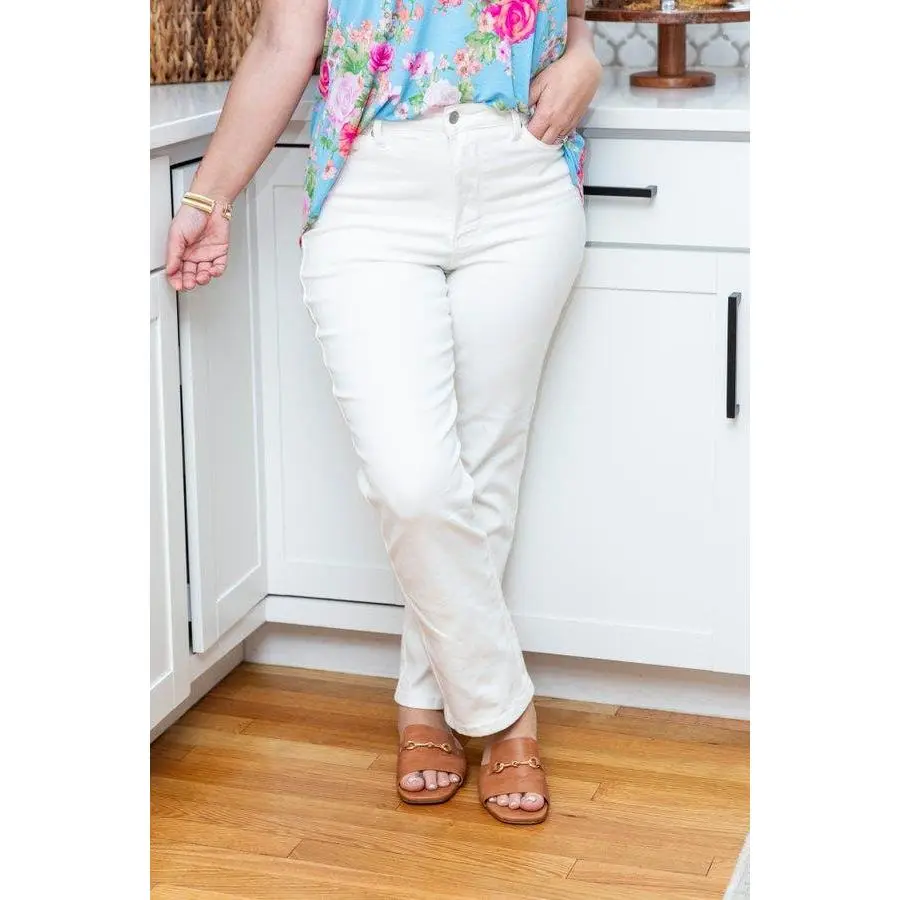 Women's Judy Blue Fitted Hip Basic Jeans - Polyester-Cotton-Spandex Stretchy Fabric, Tummy Control Straight Pants, True Size 6-5’2, Sizing Down 1w