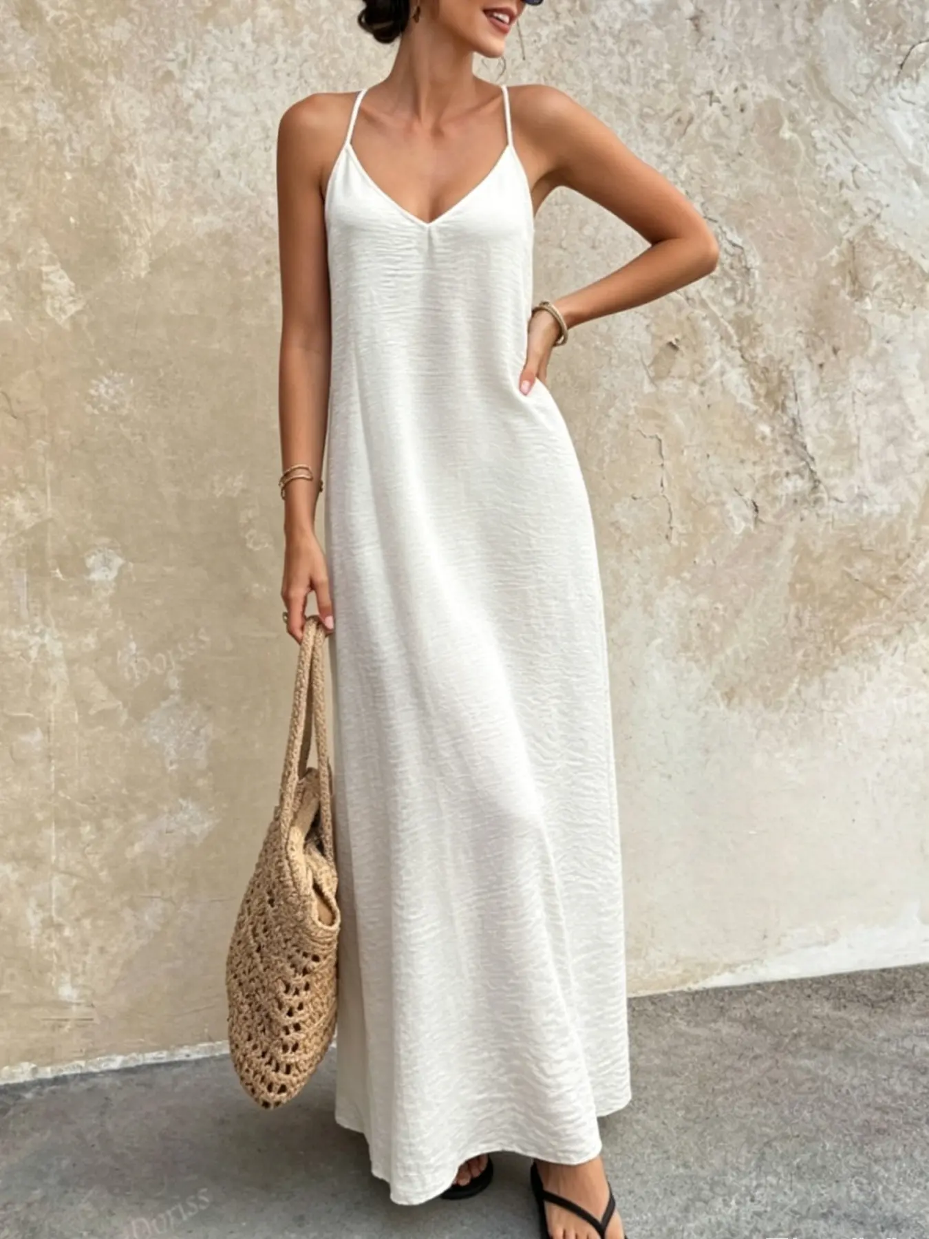 A women's fashionable, gentle and casual solid color lazy Sleeveless spaghetti strap suspender long dress, with a high-end hanging loose seaside vacation beach dress design, suitable for summer, home, indoor and outdoor wear