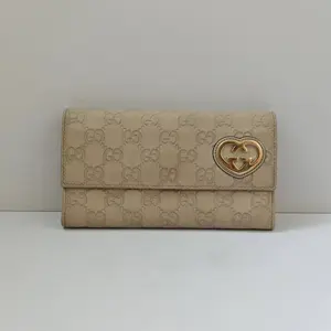 Pre-owned GUCCI GG leather Clutches & Wristlets Gucci Guccissima Lovely Heart Continental Wallet in beige leather