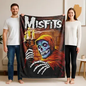 1 piece The Misfits band's iconic skull image and rock style themed flannel blanket - Oversized comfortable flannel sofa blanket, suitable for beds and sofas, modern geometric pattern design, all-season use, digital printing, 100% polyester