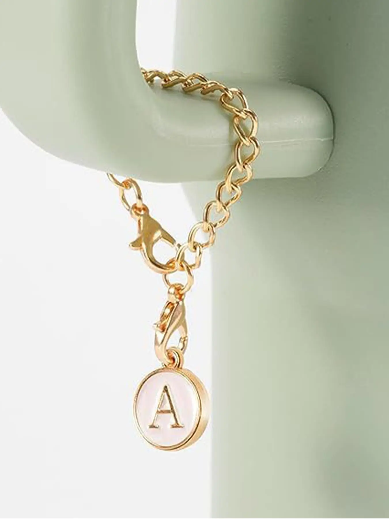 Cute 26 Letter Design Round Shape Charm with Chain for Gift for Men & Women, Trendy Novelty Charm for Bag & Bottle & Phone Decor, Chic All-match Keych