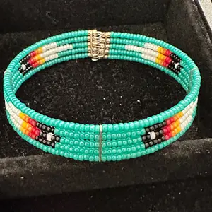 5 memory wire expandable bracelet with feather designs.