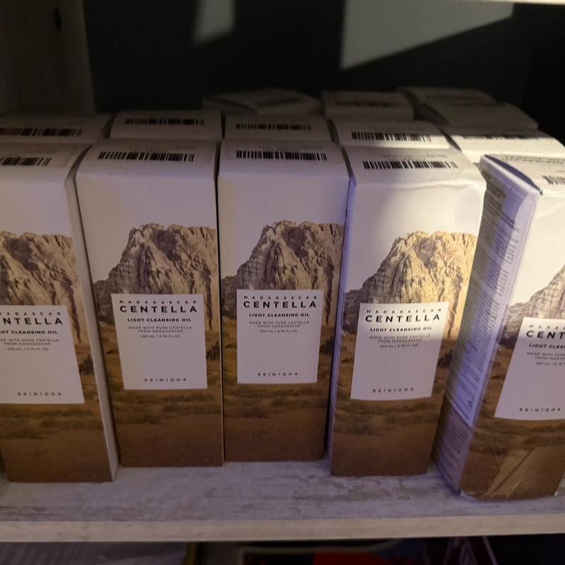 SKIN1004 Madagascar Centella Light Cleansing Oil 6.76 fl.oz, 200ml | Gentle Oil Cleanser for Face, Korean Facial Cleanser, Double Cleansing Makeup Remover Makeup Cosmetic