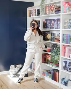 Literary Crew Joggers | Ecru