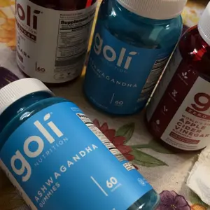 Product Review of Goli Ashwagandha & Vitamin D Gummy - Mixed Berry, KSM-66, Vegan, Plant Based, Non-GMO, Gluten-Free & Gelatin Free. America's #1 Ashwagandha Brand from M**🍷