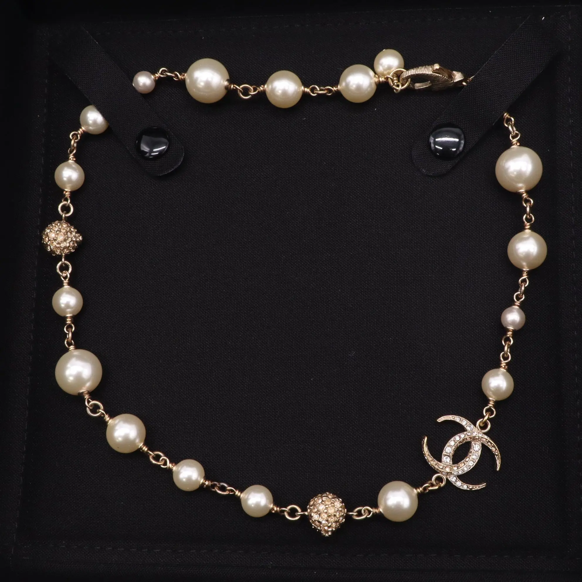 Pre-owned Chanel Pearl CC Short Necklace Gold Twins W22997