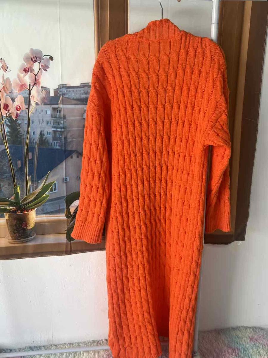 Item: orange, XL