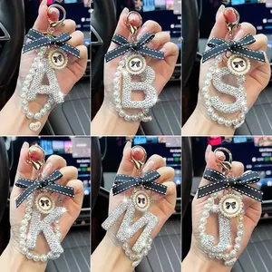 Fashion Butterfly Knot Letter Keychain, Creative Elegant Pearl Chain Car Key Ring Circle, Women's Bag Decoration Gift, Trendy Cute Keychain