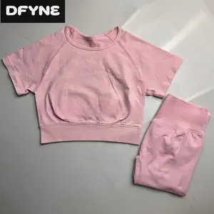 DFYNE seamless fitted short-sleeved top and shorts set, perfect for running and yoga, and also looks great worn alone.