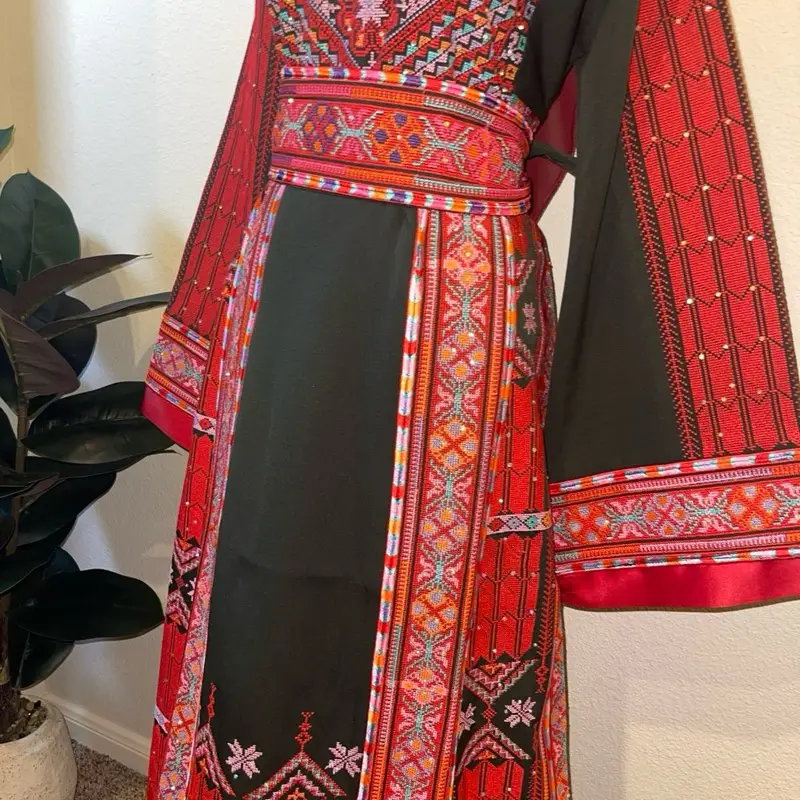 Queen Thobe-abaya embroidered heavy for occasion