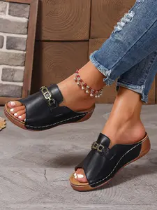 5-Color Summer New Women's Slope Heel Thick Bottom Sandals, Retro Fashion Metal Chain Decoration, Round Head One Foot Comfortable Thick Bottom Women's Slippers, Trendy Beach Sandals