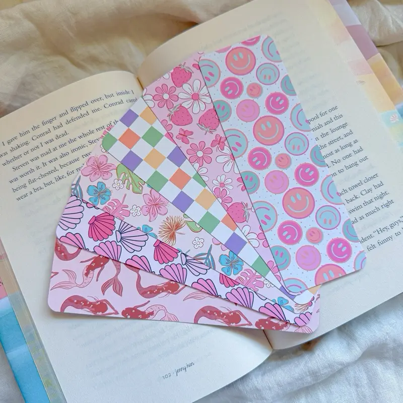 Holographic Summer Bookmarks