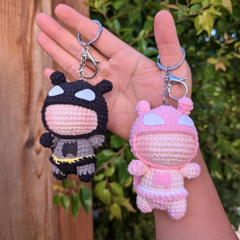 Handmade Crochet Superhero Keychain | Cute Amigurumi Hero Doll Keyring | Kawaii Backpack Charm | Gift for Kids & Collectors