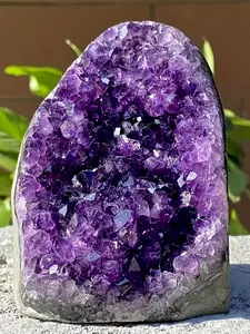 1pc Amethyst Geode Rough Stone Cluster - Deep Purple to Lavender Crystal , Bohemian Home Decor & Gift for Christmas, Easter, Valentine'S Day, Crystal Collectors, Bohemian Style, Natural Texture, Decorative Stone,Healing&Medation Crystal.
