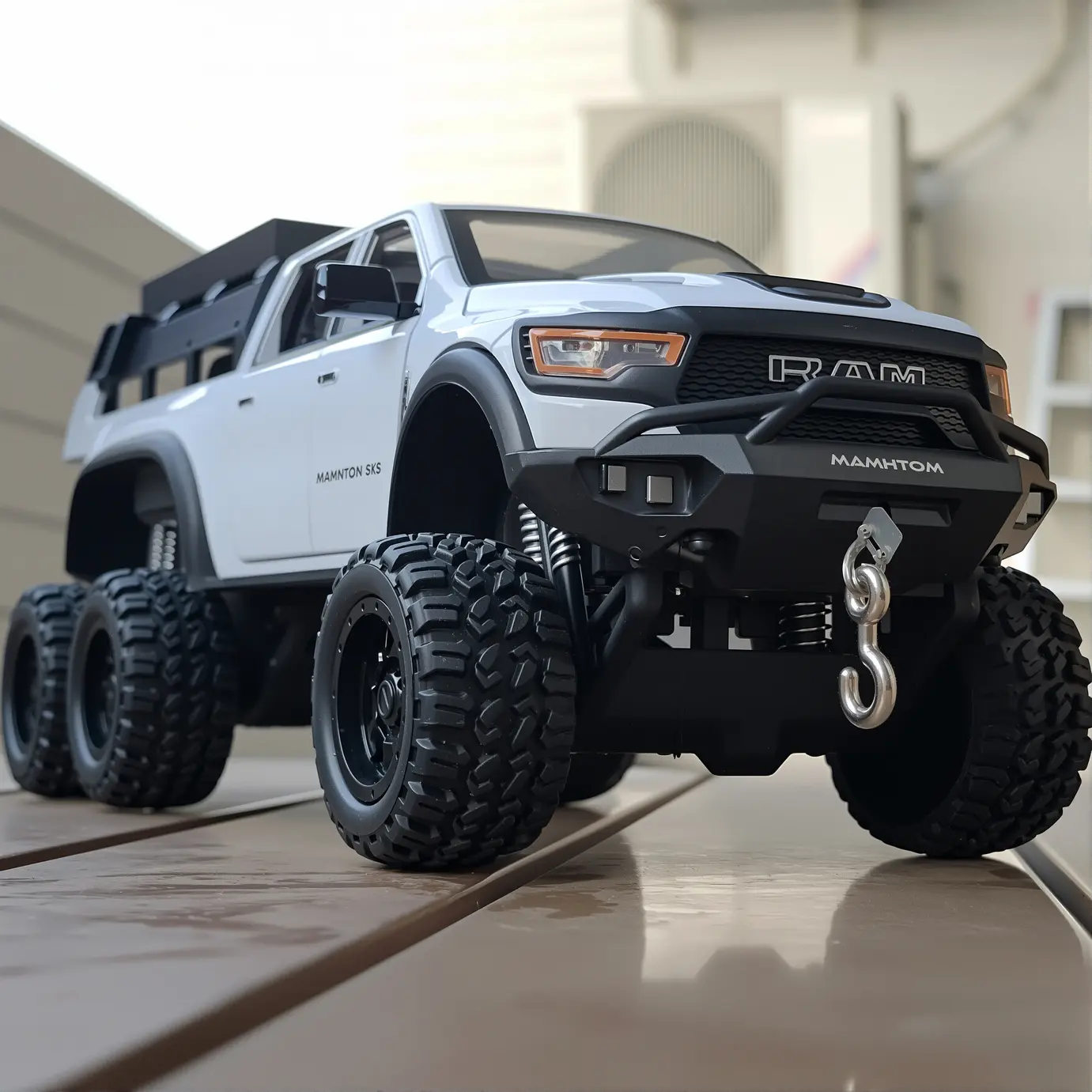 1:24 Mammoth RAM 1000 TRX 6X6 Pickup Metal Alloy Diecast Model Car Children'S Toy Car with Light Collections Gifts Friend Maisto