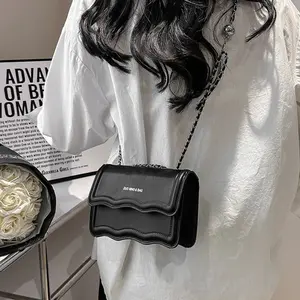 Women's Elegant Chain Mini Crosssbody Bags Solid Flap Mini Shoulder Bags for Christmas Party