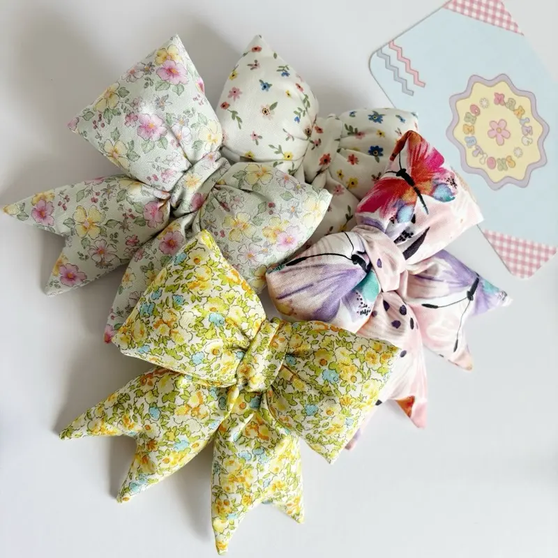 Floral Plush Bow Keychains - Colorful and Decorative Key Accessories for Floral Enthusiasts