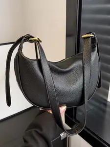 Black simple and fashionable lychee pattern crescent bag, niche pleated bag body, adjustable wide shoulder strap crossbody bag, metal buckle decoration, lightweight daily commuter bag, suitable for shopping, dating, etc.