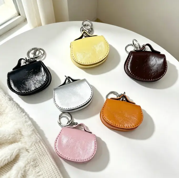 1pc-Mini Saddle Bag Keychain, PU Leather Coin Purse with Key Ring, Cute Half-Moon Wallet Bag Charm, Portable Car Key Holder Pendant for Women Girls, Multi-Color Optional