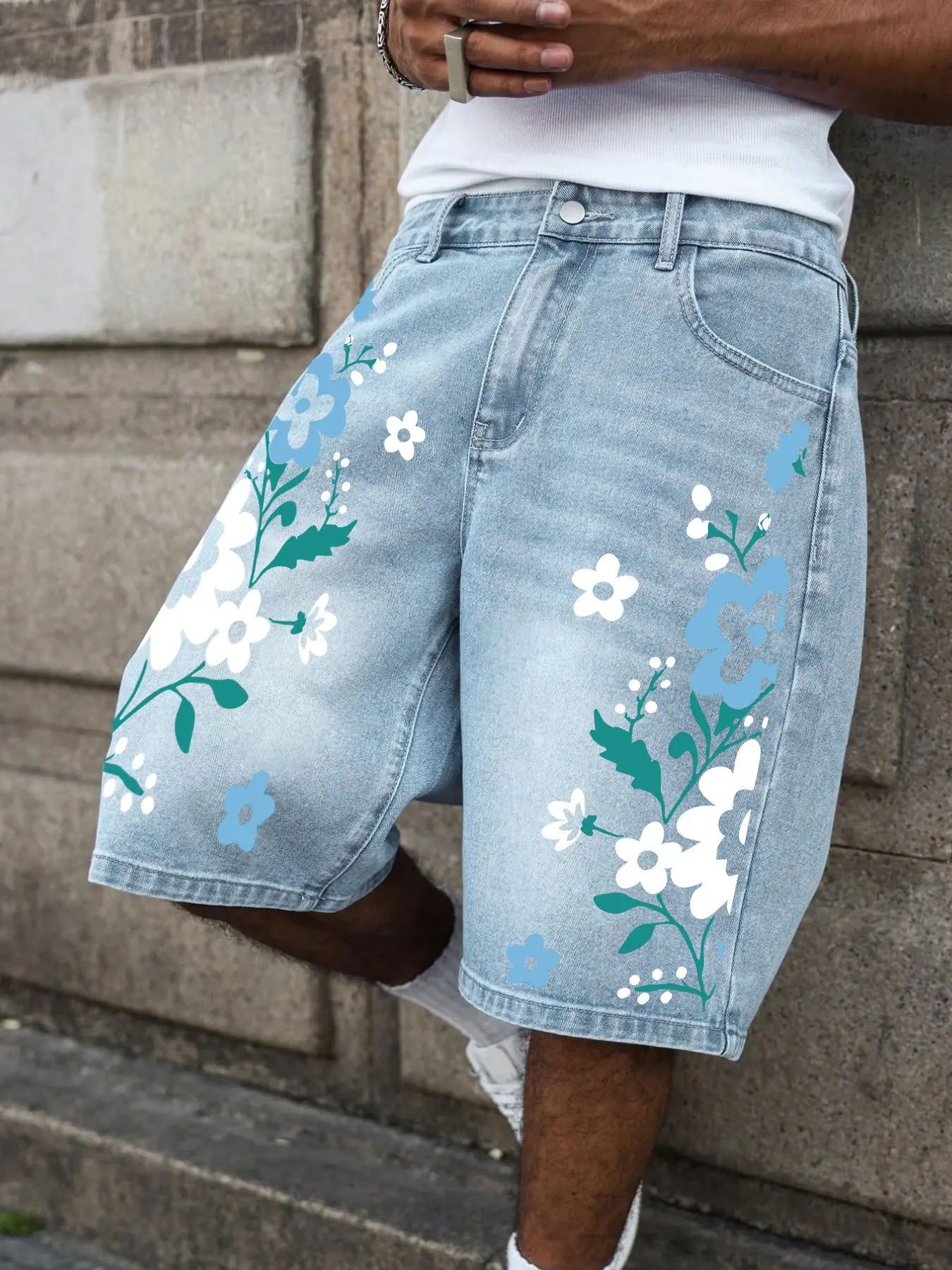 Men's and women's flower print, Casual Streetwear Shorts, Floral denim shorts, Denim bermuda shorts, loose-fitting distressed five-pocket pants, perfect for street style, skateboarding outings, Y2K fashion, daily commutes