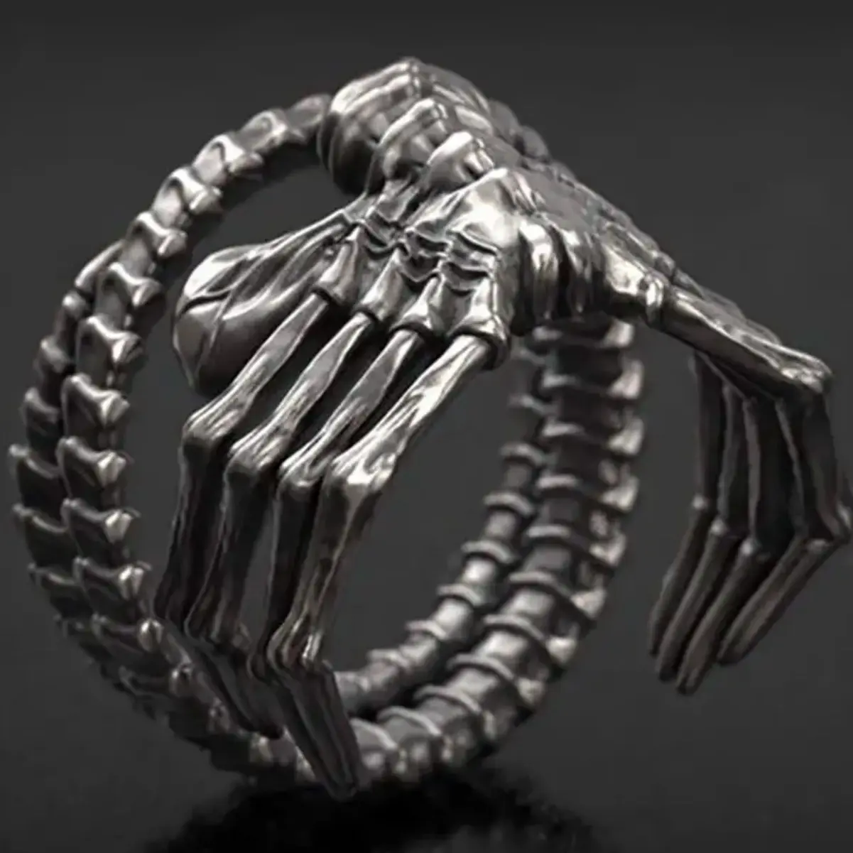 Free Finger Hugs! Alien-Face-Hugger-Ring