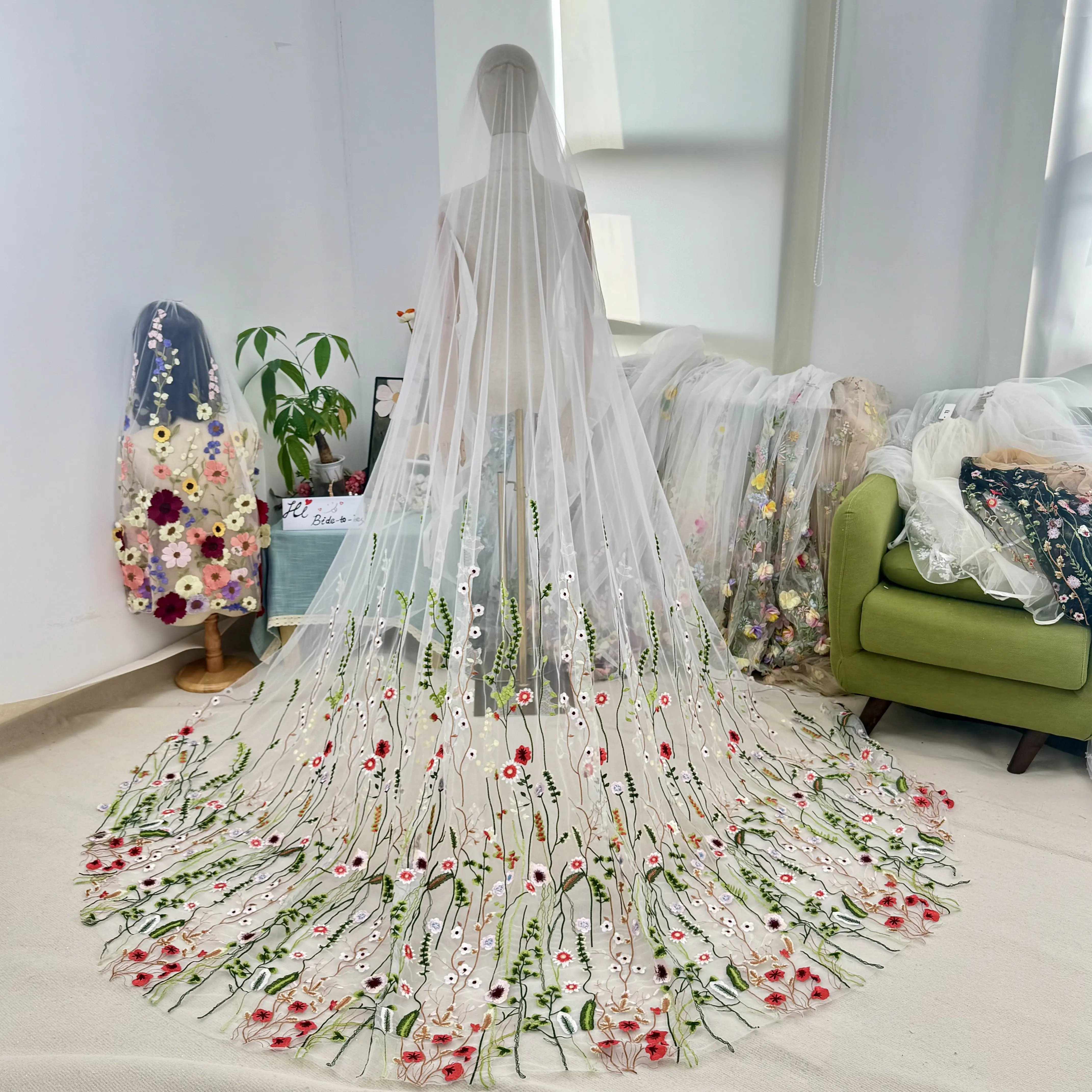 Whimsical wildflower meadow veil, Elegant and delicate wedding veil, Romantic wildflowers veil, Colorful flowery veil