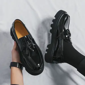 Leather shoes for men, Korean style, trendy, height increasing, glossy patent leather, glossy surface, thick soled, black, small leather shoes, one foot stomping, loafers