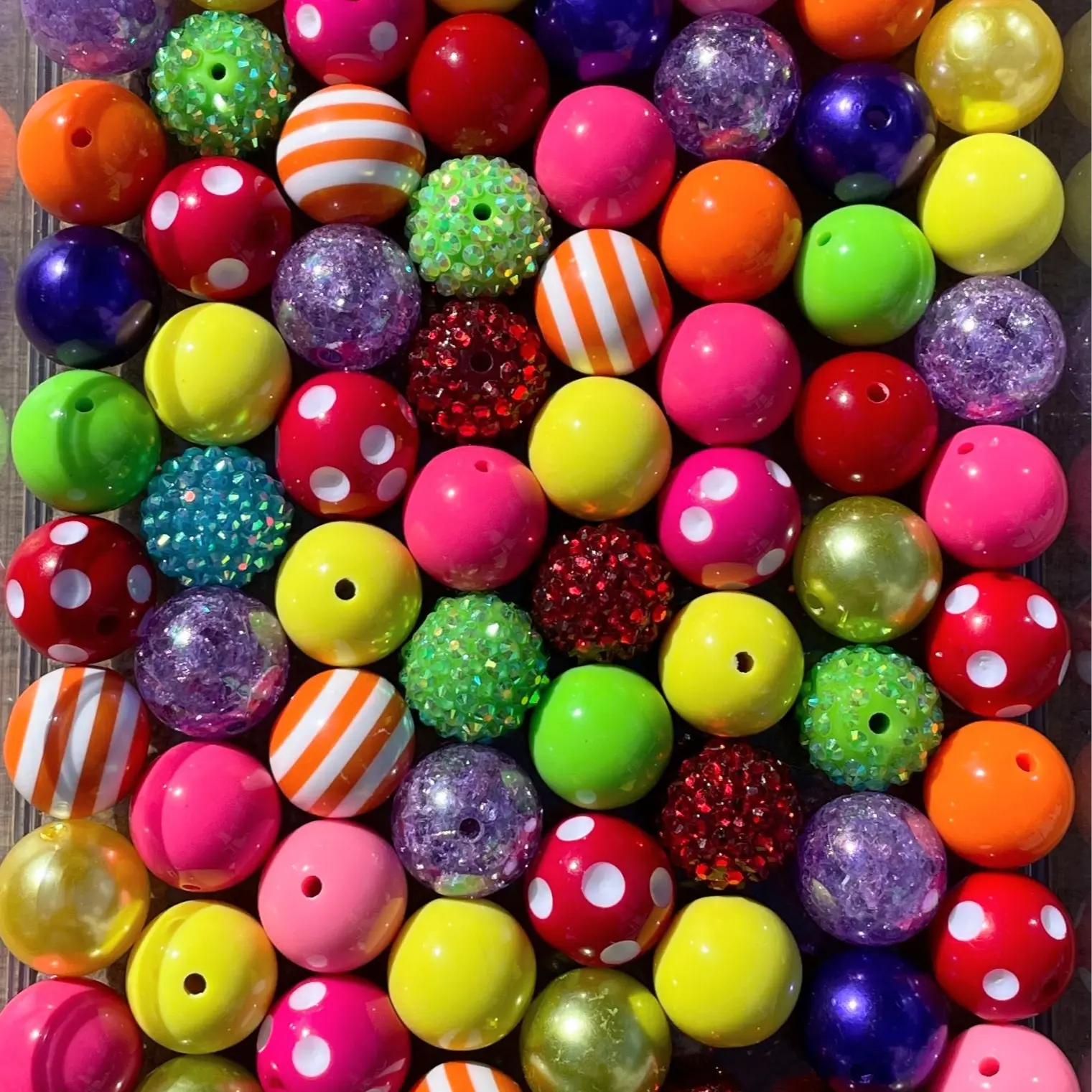 Skittlez Bead Mix 20mm Bubble Gum Bead Mixes Pink Yellow Green and Red Chunky Bead Mixes Durable Plastic Round for Crafts Jewelry Making Key Chains Pens