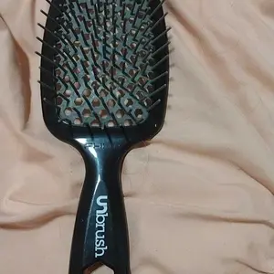 Product Review of Unbrush Detangling Hair Brush by FHI Heat from D**e F**