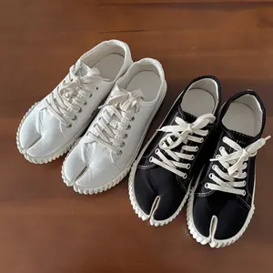 Split-toed Biscuit Shoes New Lace-up Flat-bottomed Casual Canvas Sneaker Footwear for Women Spring Autumn 2026 Pig's Trotters