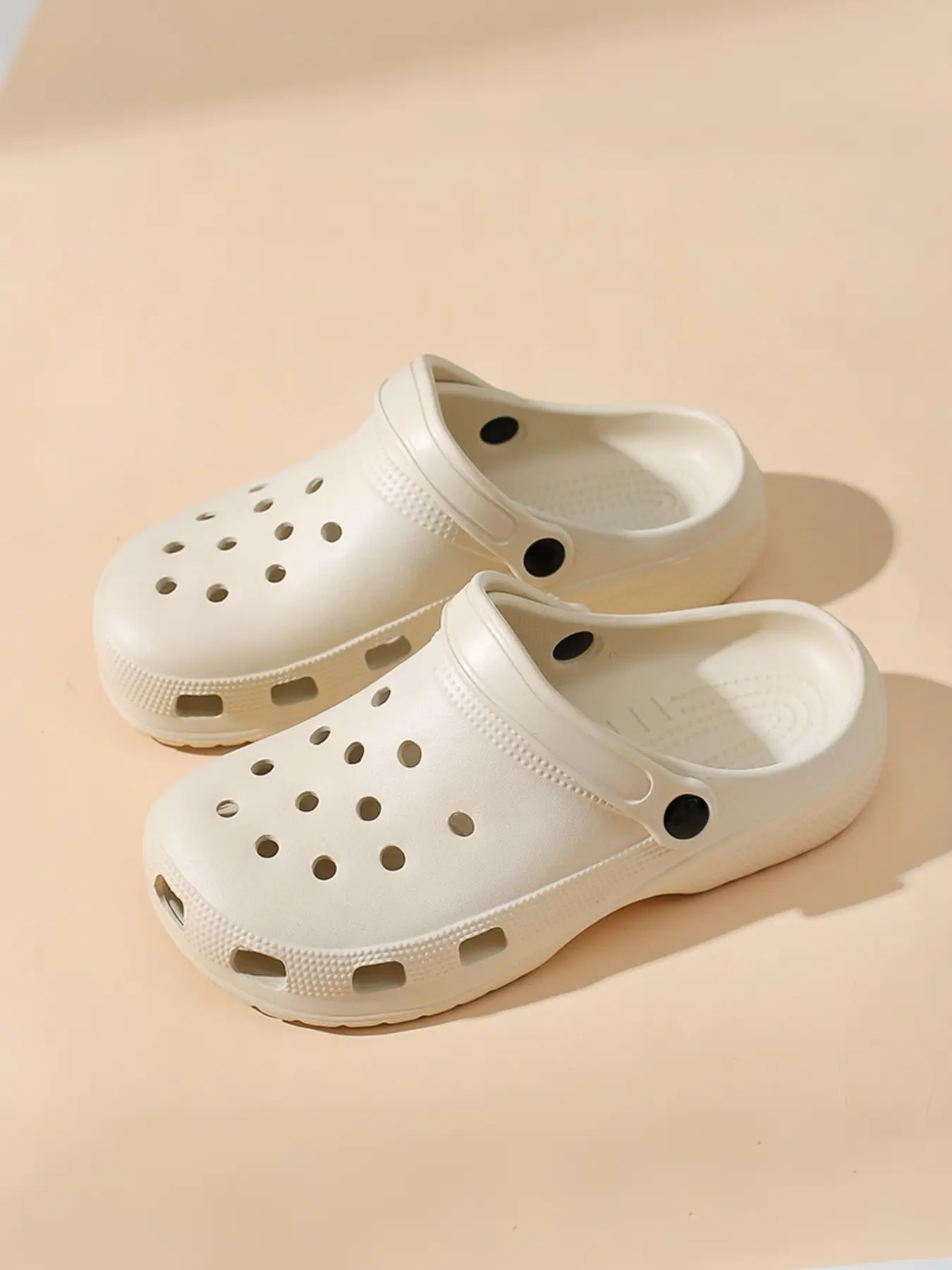 Unisex Fashion Casual Holes Shoes, Eco-Friendly Material, Anti-Slip Comfort, Indoor Outdoor Beach Sandals, Stylish Summer Slippers, Couple Style, Sizes 36-45, Non Slip Slippers