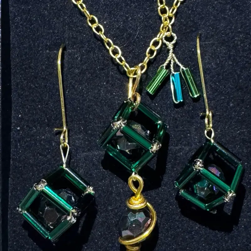 Handcrafted Green Cube Crystal Jewelry Set – Gold-Tone Necklace & Earrings