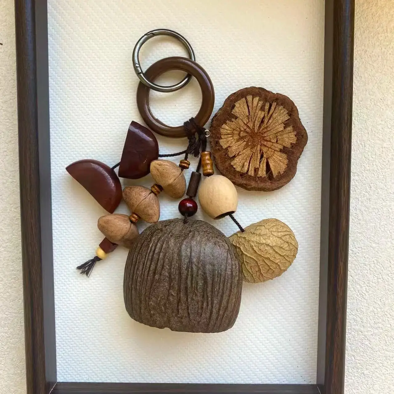 Handcrafted Natural Seed Pod Bag Charm Keychain, Vintage Boho Rattle Tassel Pendant with Soft Jingle Sound for Handbags, Car Keys & Backpacks