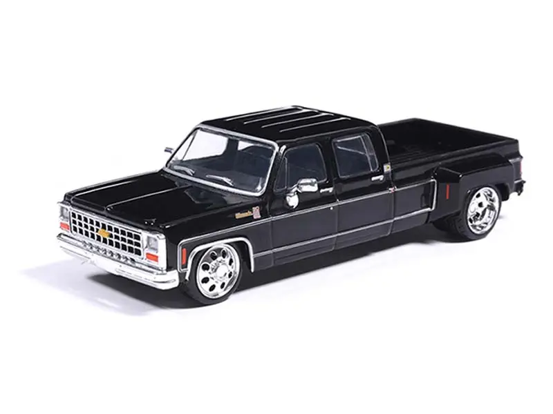 1980 Chevrolet Silverado C30 Crew Cab Dually Lowered – Black Diecast 1:64 Scale Model - IXO America IAPR1013