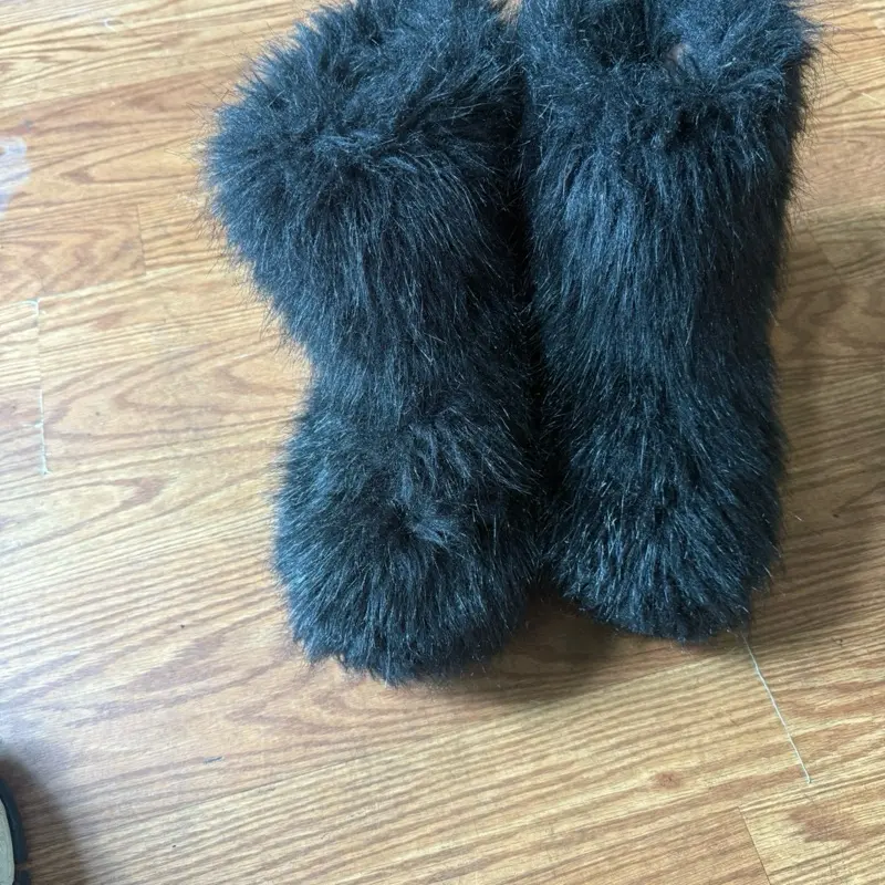 Black faux fur boots size 42 fair condition