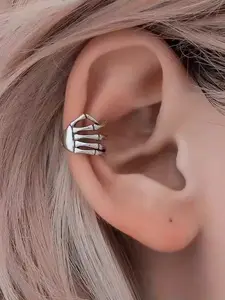 New Vintage Gothic Skull Hand Ear Cartilage Clip Fake Piercing Earrings Men Women Punk Hip Hop Rock Halloween Niche PartyJewelry