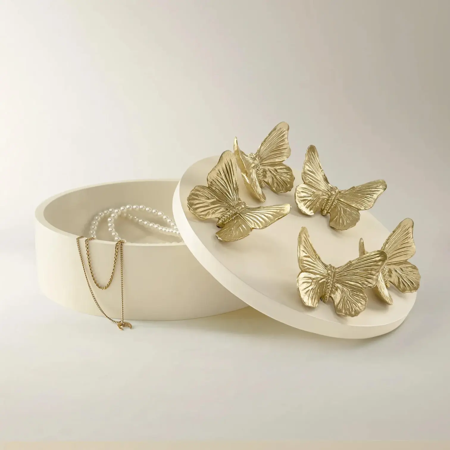 Z Gallerie Resin Butterfly Accent Box - Hinged Lid, Sculptural Contemporary Room Decor, Luxury Home Organizer for Tabletop & Dresser