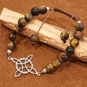 Pulsera con  nudo de bruja cafe.Brown witch knot bracelet.