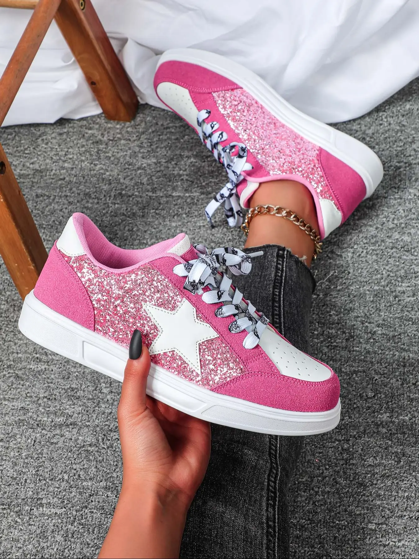Women's Fashion Glitter Star Design Sneakers, Casual Low Top Lace-Up Shoes, Breathable Comfortable for All Seasons
