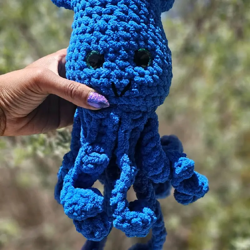 Handmade Crochet Squid Plushie – Soft Amigurumi Sea Animal Toy – Ocean-Inspired Stuffed Plush – Chunky Yarn Octopus Gift for Kids & Collectors