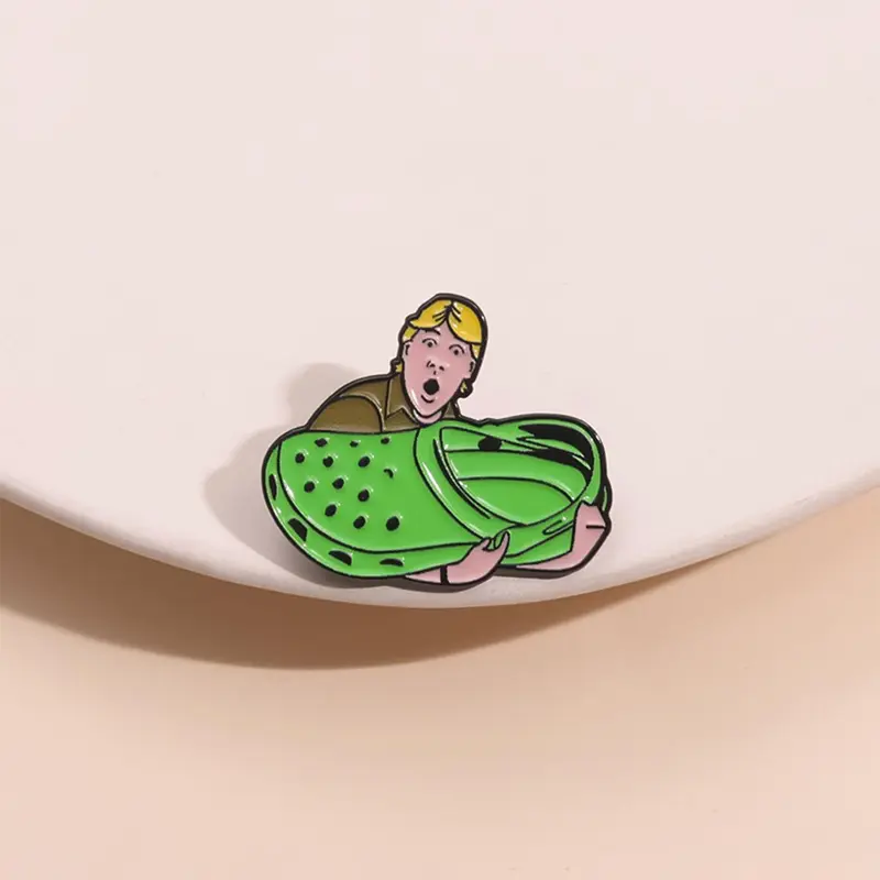 Cartoon Character with Clogs Design Brooch, Cute Clogs Design Alloy Brooch Pin, Fashion Accessories for Women & Men, Creative Gift for Friends, Flower Brooch Pin