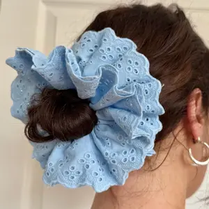 Eyelet Ruffle Floral Cotton Scrunchie,Messy Bun Holder Hair Tie, Gift Girl Women,Oversized Scrunchies Jumbo Organza Scrunchies Large Chiffon Scrunchies No Damage Giant Scrunchies for Sleeping Big Hair Scrunchies for Women