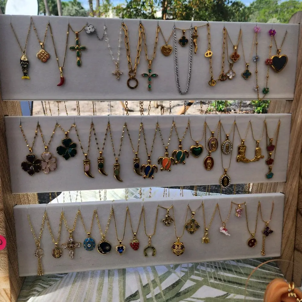 pick necklace on live