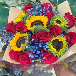 Red roses and sunflower