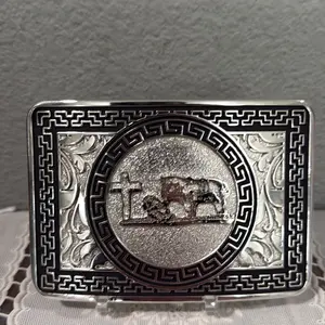 Belt buckle vaquero incado en la Cruz