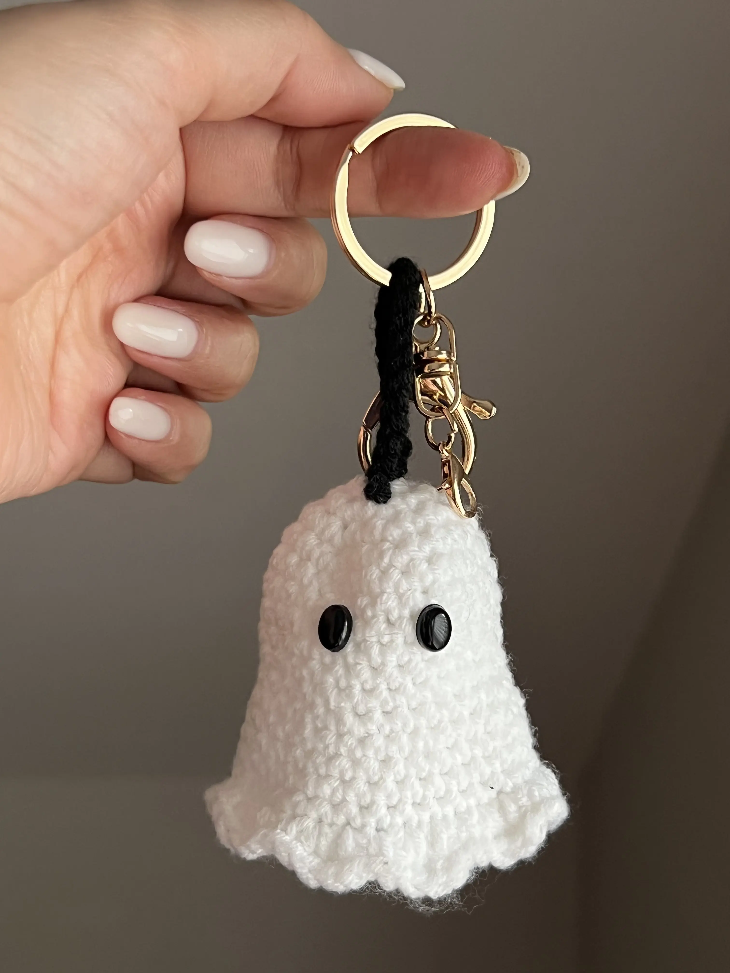 Halloween Ghost Bag Charm Keychain - Gold Crochet Design for Keys, Purses & Backpacks - Festive Spooky Touch