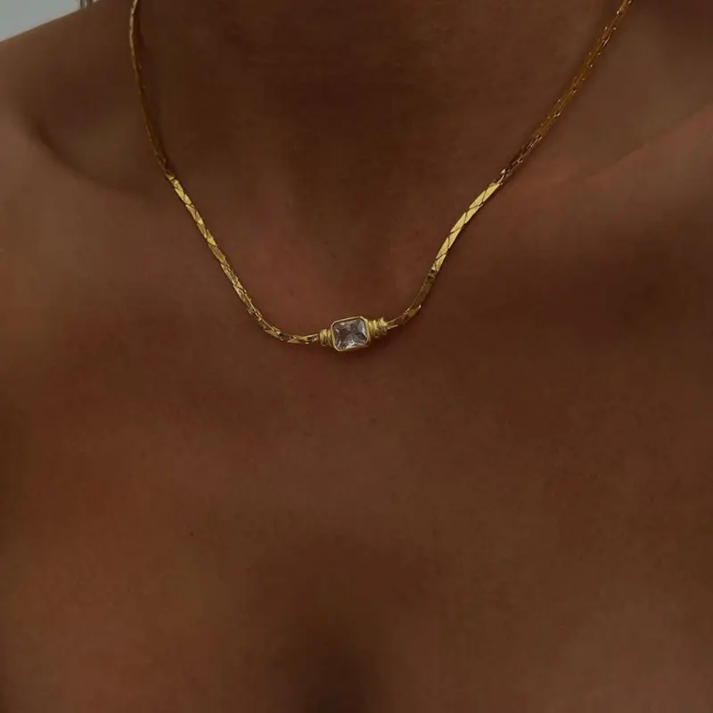 Elegant Stainless Steel Square Zircon Necklace, Choker Necklace, High-End Luxurious Accessory, Perfect for Daily Wear and Parties, Ideal Gift for Family and Friends