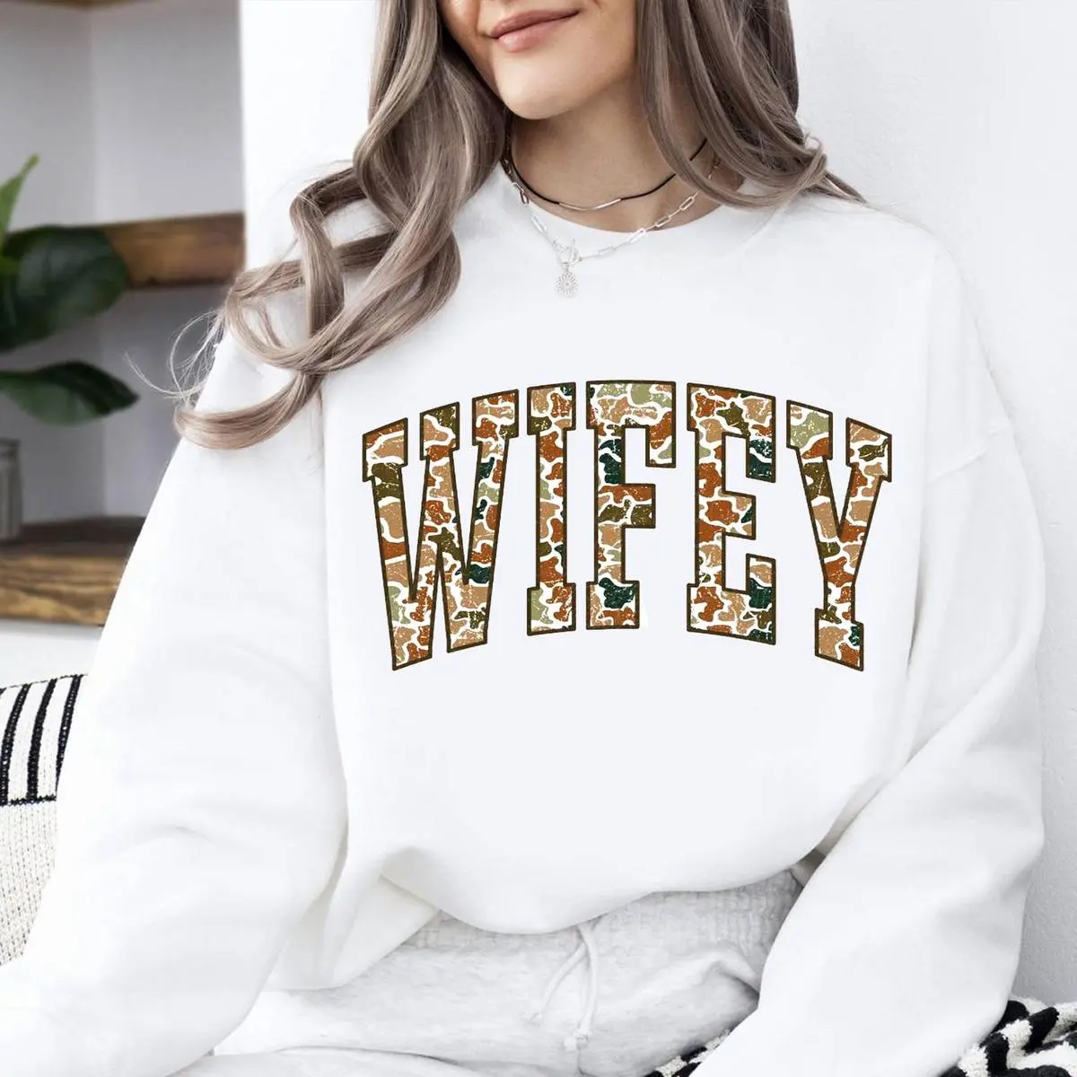 Camo Wifey Bow Sweatshirt– Vintage Camouflage Coquette Tee – Cute Wifey Gift Top, Coquette Camouflage Shirt