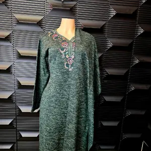 Ulan Kurta - Elegant Women's Sleeve Top with Intricate Traditional Design, Timeless Green Color, Versatile Accessory for Various Occasions